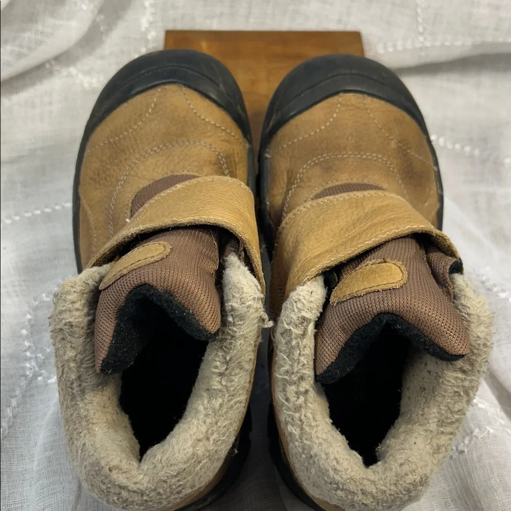Keen leather ankle booties stamped sz 4